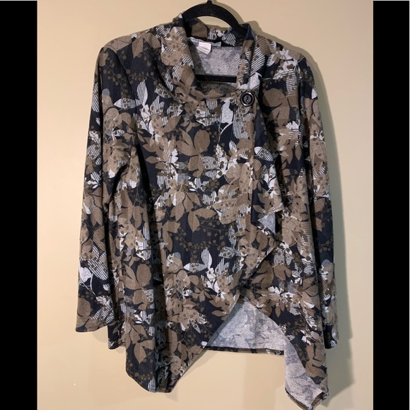 Beautiful wrap sweater size XL. Very soft. Comfortable - Picture 1 of 5